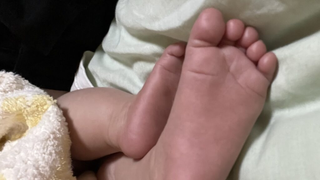 赤ちゃんの足