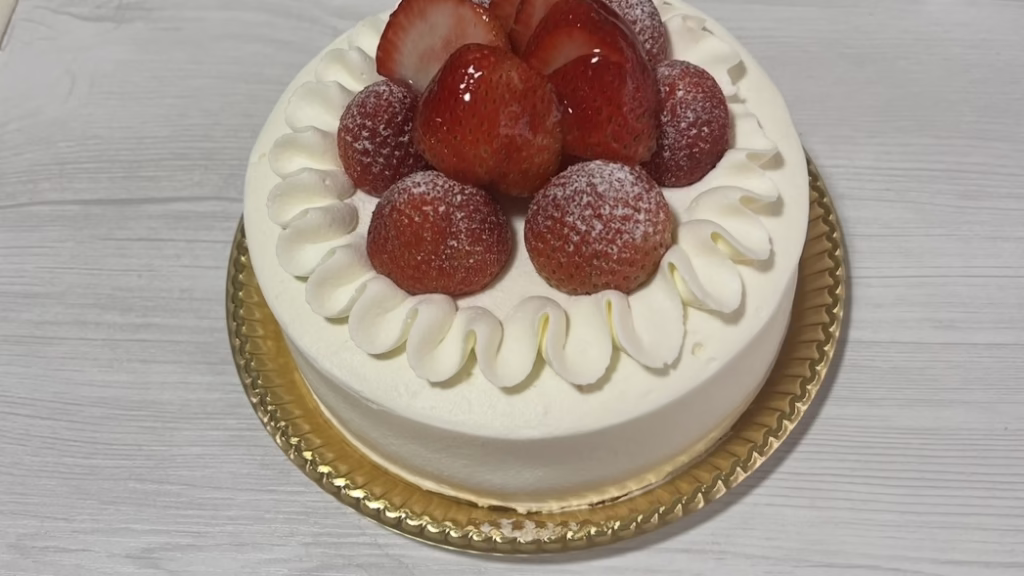 いちごのホールケーキ