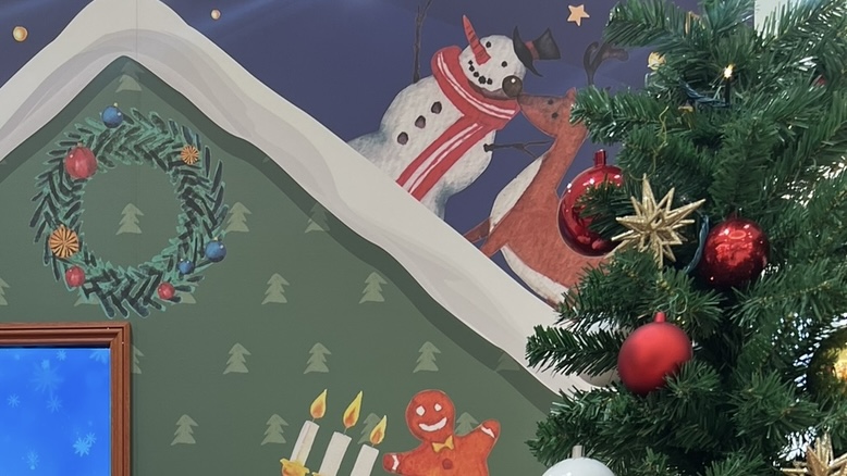 クリスマスツリーの飾り付け