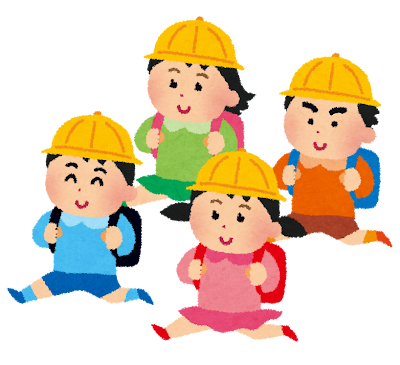 様々な色のランドセルを背負う子ども達